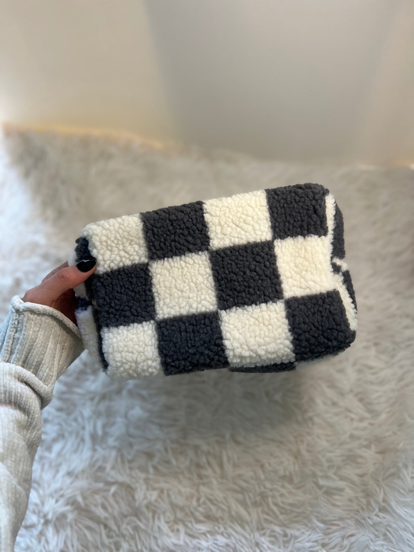 Large Black and White Plush Retro Makeup Bag – Checkered Cosmetic Organizer